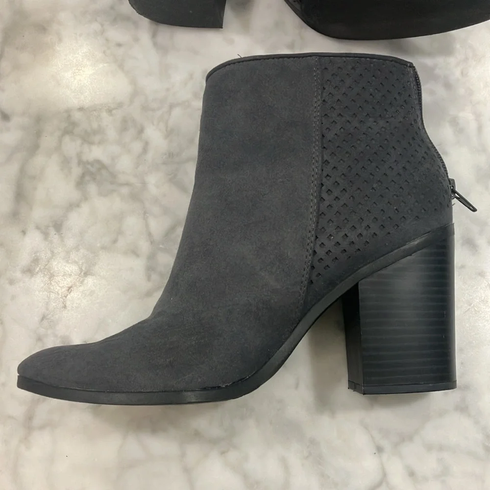 American Eagle Outfitters Gray Ankle Booties size 9 western heel boot zipper